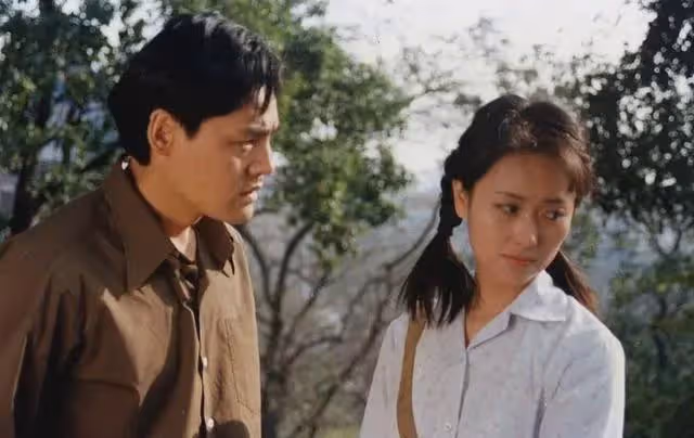 她31歲因《情滿珠江》爆紅,離婚後父親去世,如今60歲二婚很幸福