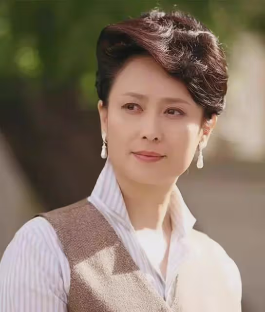 她31歲因《情滿珠江》爆紅,離婚後父親去世,如今60歲二婚很幸福