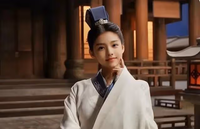 明明是配角,顏值與演技卻不輸給主角,這位16歲的美女演員出圈了