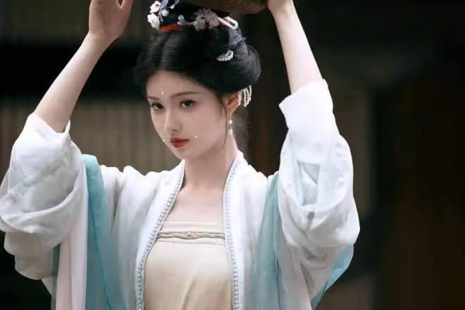明明是配角,顏值與演技卻不輸給主角,這位16歲的美女演員出圈了