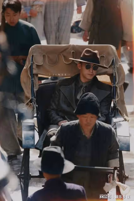 北京衛視迎來一部諜戰大片!兩個女演員都很美,看到男主熬夜追劇