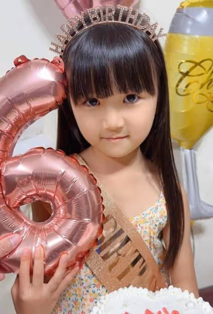 福原愛女兒長高了,和奶奶一起看球賽,五官越來越像媽媽福原愛