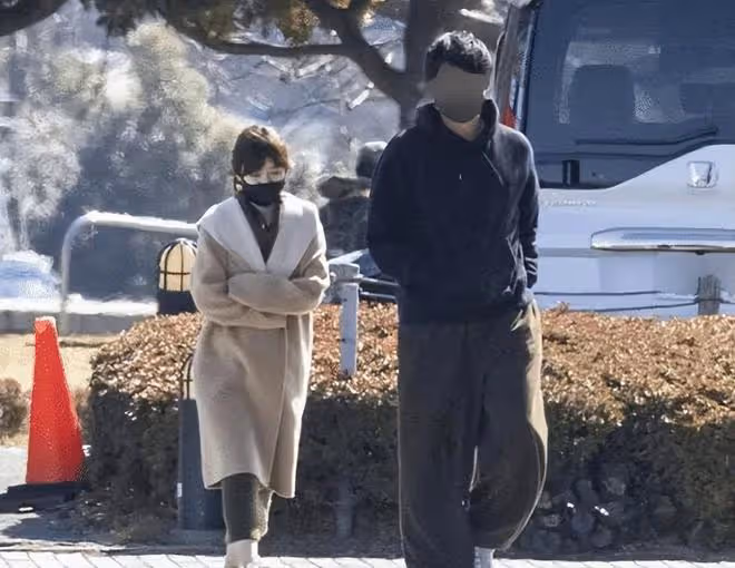 福原愛女兒長高了，和奶奶一起看球賽，五官越來越像媽媽福原愛