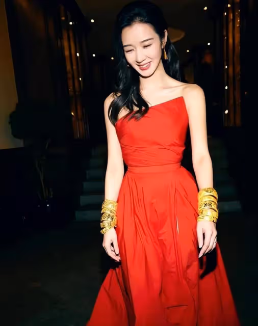 麥明詩結婚3個月,憔悴工作顯疲憊,婚姻和事業都抓在手裡的港姐