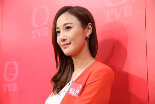 TVB女星偷食後離巢!豪華遊艇大曬黑色泳衣!與男友沒結婚計劃