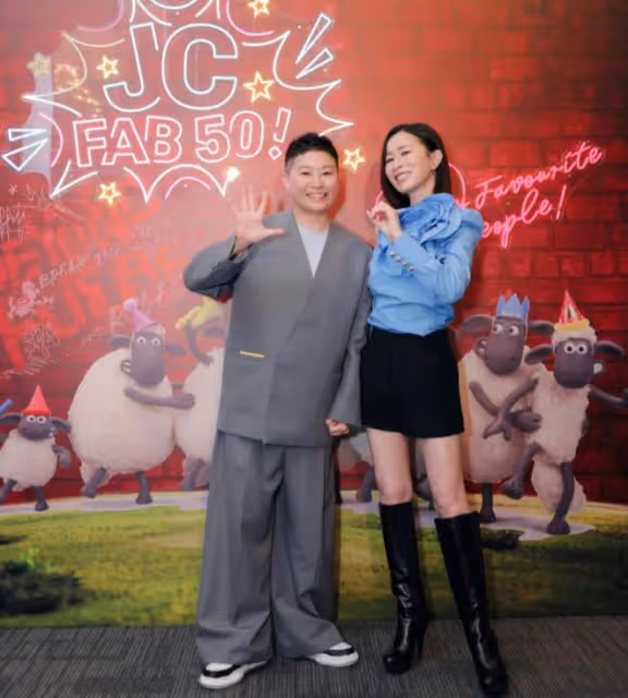 佘詩曼與情敵姐姐罕見同場,不計前嫌合照!曾被對方暗批有毒