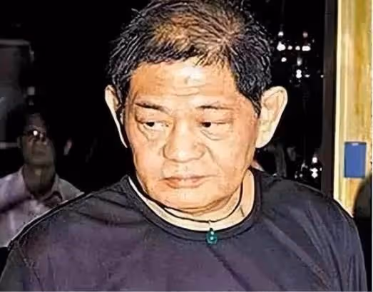 他年賺56億花20億養女人!沉溺聲色犬馬之中,家中養著「百位美女」晚年留給兒子「26億」天價巨債