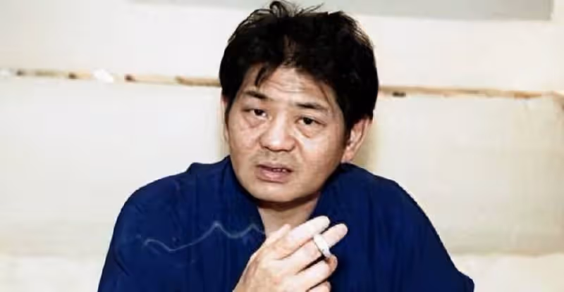 他年賺56億花20億養女人!沉溺聲色犬馬之中,家中養著「百位美女」晚年留給兒子「26億」天價巨債