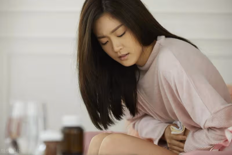 小姑失戀後「住我家2年」白吃白喝，一趕她老公就生氣！我氣到離家出走自己跑去住旅館，7天後回家拿換洗衣物「打開門愣住了」