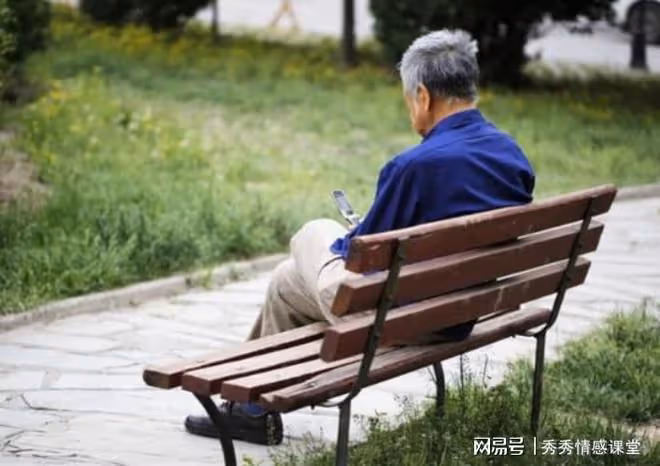 80歲的父親愛上40歲的少婦,四年時間花了十幾萬,後來慘遭拋棄