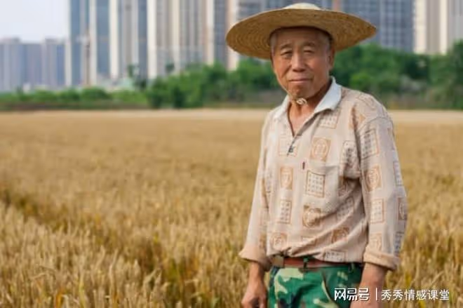 分家給小兒子八間好房,卻給大兒子土坯房,年老後求大兒子贍養