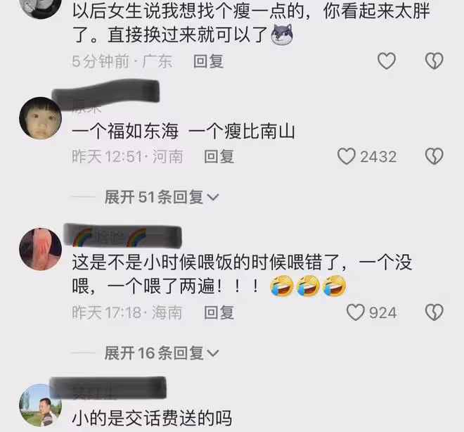 雙胞胎弟弟乾飯狼吞虎咽,轉頭看哥哥媽媽不吱聲,體型對比沉默了
