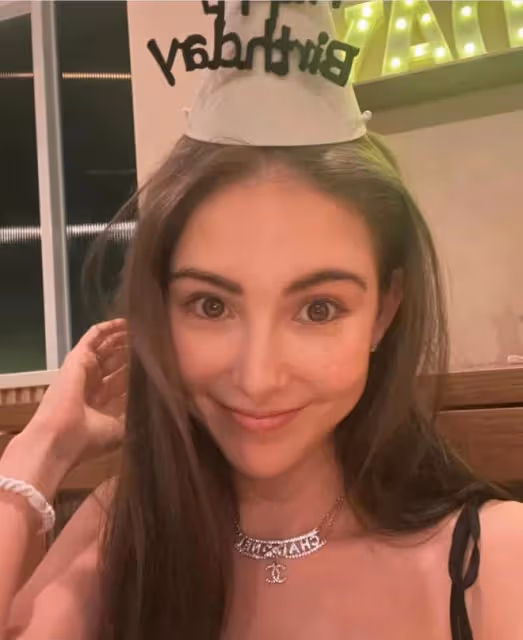 周杰倫兒女近照曝光,羅密歐和妹妹下廚做披薩,兄妹露正臉像爸爸