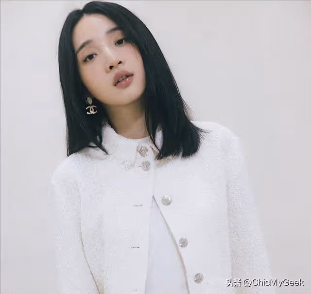 才主演了一部劇，她就被稱小周迅！