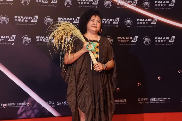 巴奈金曲35奪獎提「天安門也35年」　獲如雷掌聲：不要以為音樂跟政治沒關係　