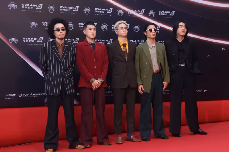 金曲衣評｜楊乃文男裝帥到不輸男星　黃宣浮誇尺寸贏了黃偉晉