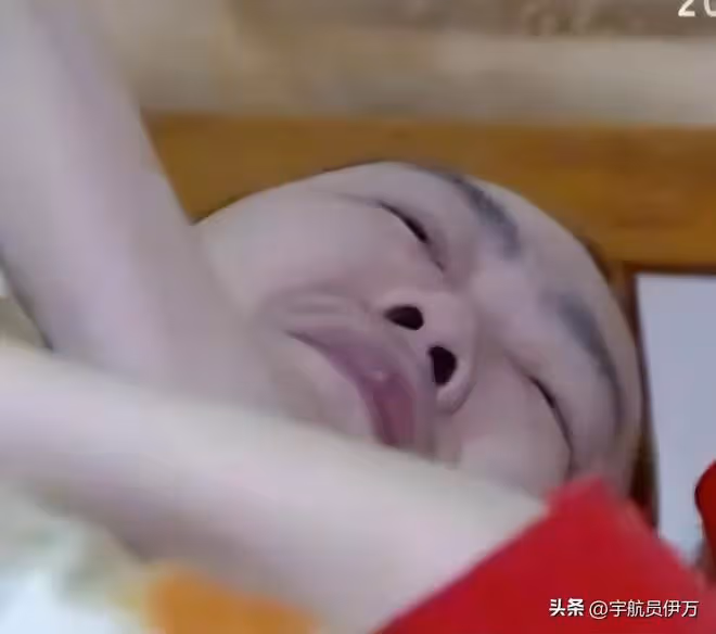 湖北美女攜癱瘓丈夫和女兒嫁鄰居,丈夫從中牽線!如今成人生贏家