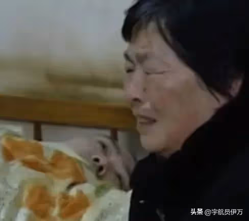 湖北美女攜癱瘓丈夫和女兒嫁鄰居,丈夫從中牽線!如今成人生贏家