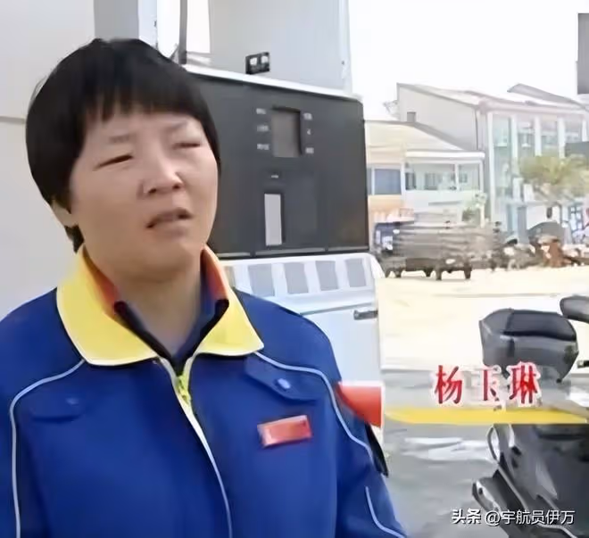 湖北美女攜癱瘓丈夫和女兒嫁鄰居,丈夫從中牽線!如今成人生贏家