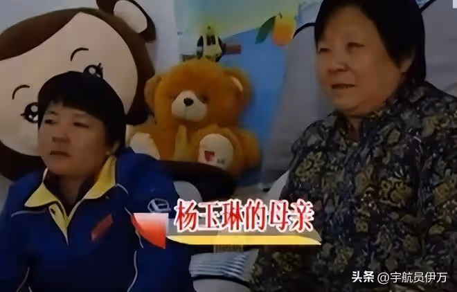 湖北美女攜癱瘓丈夫和女兒嫁鄰居,丈夫從中牽線!如今成人生贏家