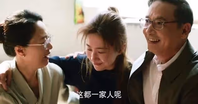 一個56,一個39,《玫瑰的故事》兩位金牌配角,拯救了觀眾的血壓