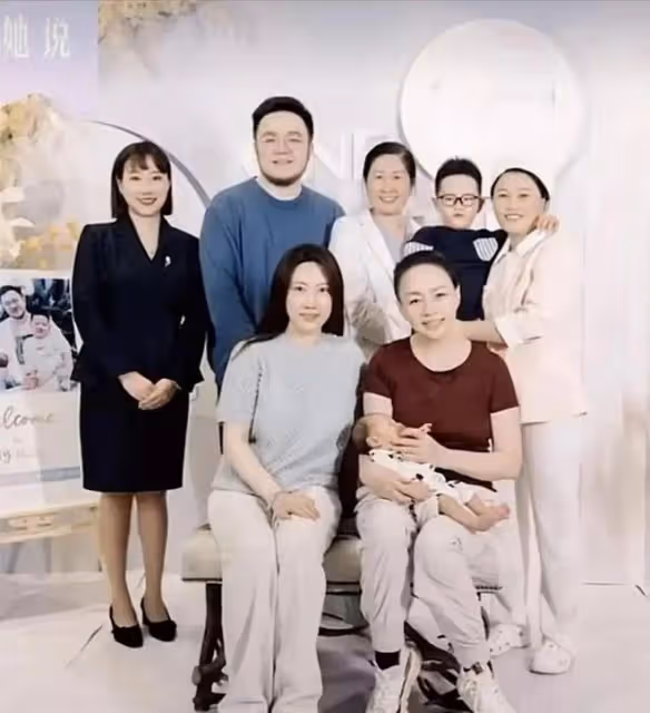 6位老藝術家晚年生活:住破舊小區,喪妻住養老院,享天倫之樂