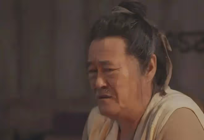 6位老藝術家晚年生活:住破舊小區,喪妻住養老院,享天倫之樂