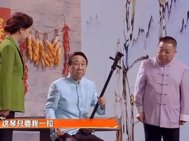 6位老藝術家晚年生活:住破舊小區,喪妻住養老院,享天倫之樂