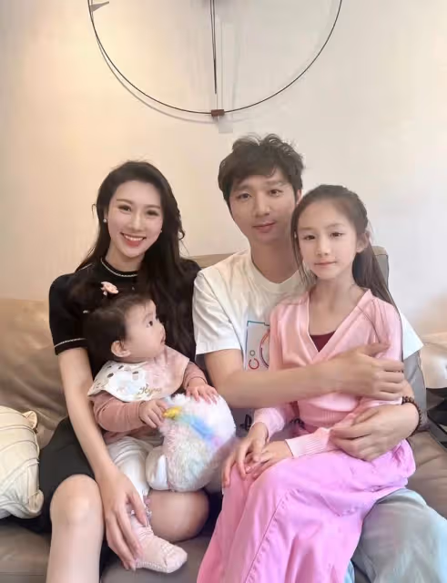6位老藝術家晚年生活:住破舊小區,喪妻住養老院,享天倫之樂