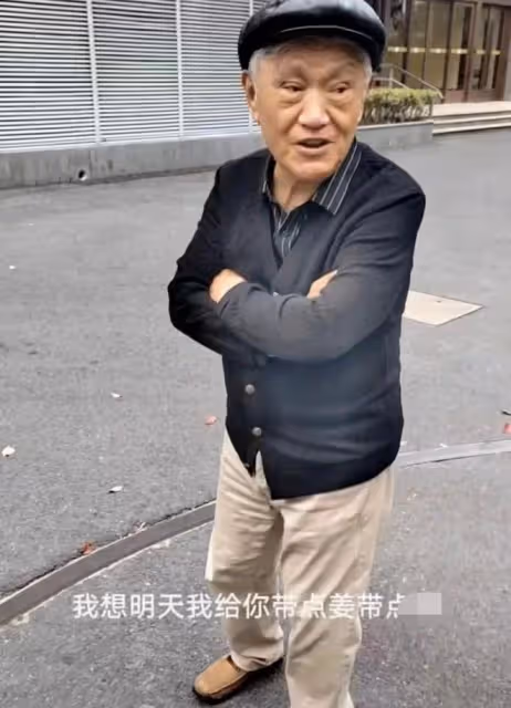 6位老藝術家晚年生活:住破舊小區,喪妻住養老院,享天倫之樂