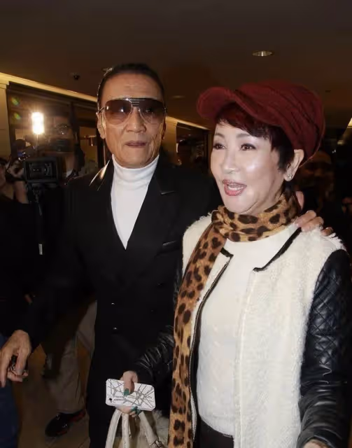 看了謝霆鋒73歲媽媽的近照,才知道張柏芝大兒子可惜了