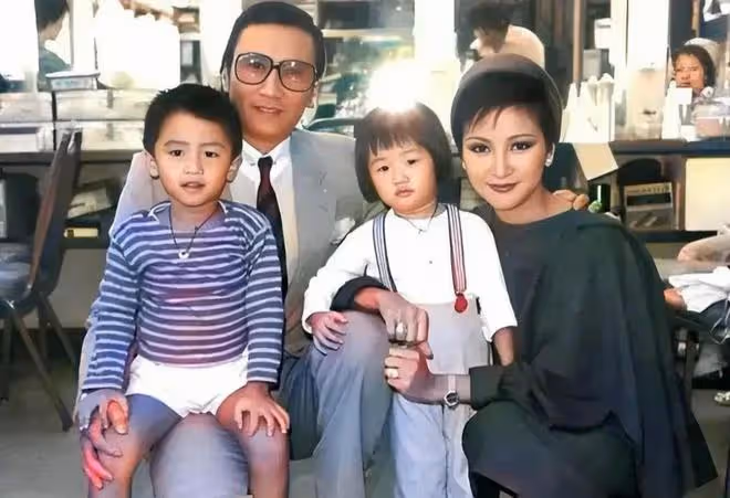 看了謝霆鋒73歲媽媽的近照,才知道張柏芝大兒子可惜了