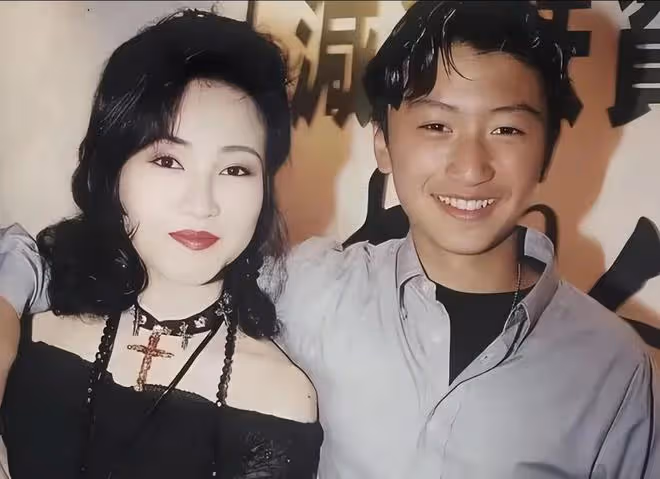看了謝霆鋒73歲媽媽的近照,才知道張柏芝大兒子可惜了