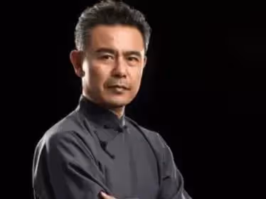我退休後月收有5萬4卻對女兒說只有1萬8，當老伴走後我第一個生日，女兒女婿上門一句話，我心涼淚崩：多虧當初有瞞著~