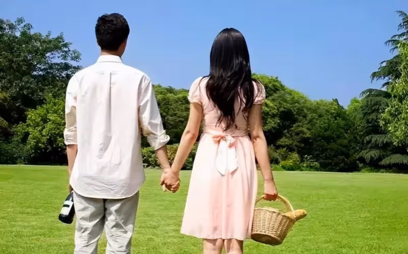 才大學畢業！母親逼我娶「大3歲鄰居姐姐」，如今6年過去「我淚謝媽媽」…