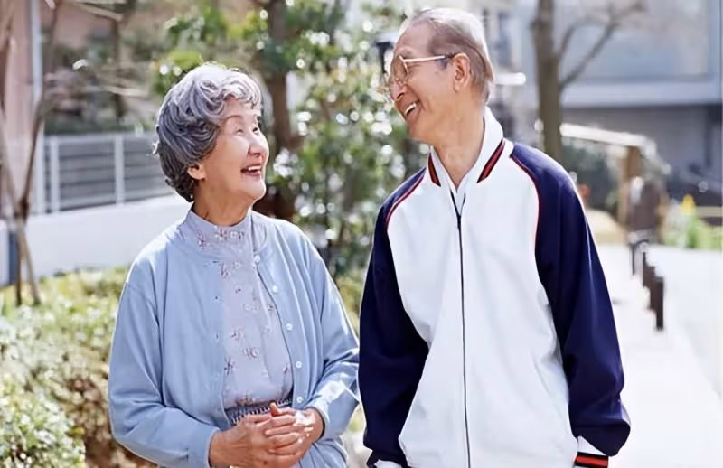 才大學畢業！母親逼我娶「大3歲鄰居姐姐」，如今6年過去「我淚謝媽媽」…