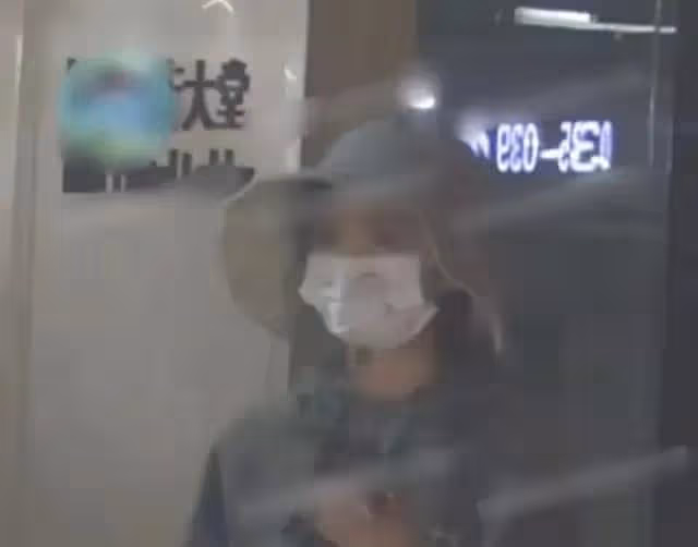 萬茜婚姻疑雲驟起:老公深夜酒店密會引爭議