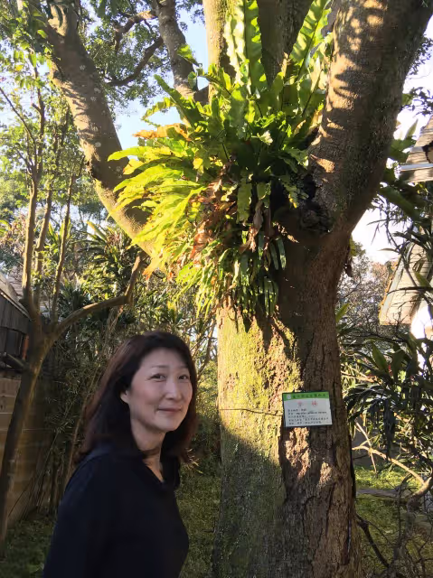金曲35｜鄭華娟獲特別貢獻獎　萬芳獻唱夫婿緬懷：悲傷並思念她