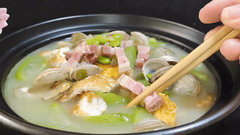 絲瓜和它絕配,吃不夠的「天下第一鮮」!咕嘟咕嘟一鍋燉,鮮的沒話說、超解饞