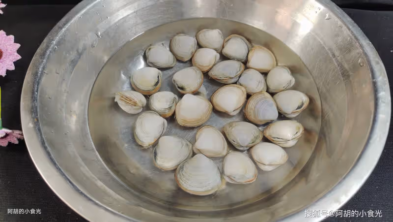 絲瓜和它絕配,吃不夠的「天下第一鮮」!咕嘟咕嘟一鍋燉,鮮的沒話說、超解饞