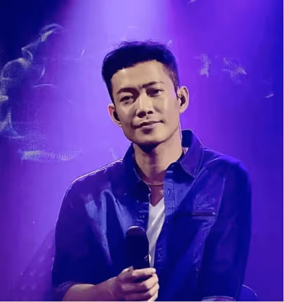 TVB前知名男星突曬「黑白照」嚇壞網友,曾因出軌緋聞而自曝已離婚多年