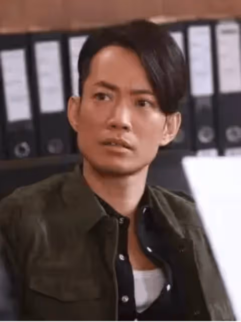 TVB前知名男星突曬「黑白照」嚇壞網友,曾因出軌緋聞而自曝已離婚多年