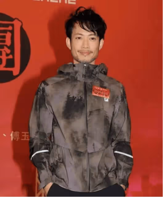 TVB前知名男星突曬「黑白照」嚇壞網友,曾因出軌緋聞而自曝已離婚多年