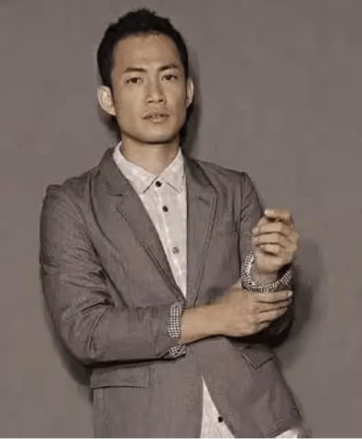 TVB前知名男星突曬「黑白照」嚇壞網友,曾因出軌緋聞而自曝已離婚多年