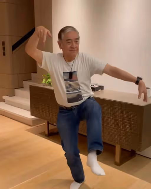 TVB老戲骨79歲生日不言退休,與前妻離婚為拿到子女撫養權放棄家產