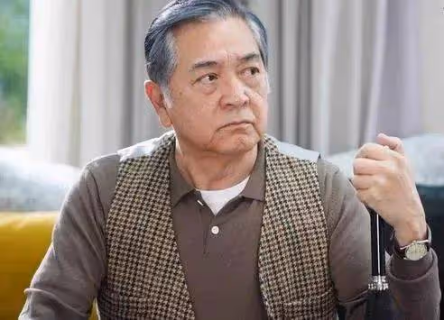 TVB老戲骨79歲生日不言退休,與前妻離婚為拿到子女撫養權放棄家產