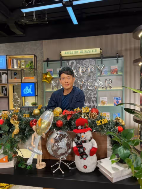 突曬黑白照!TVB前小生敖嘉年近況惹人憂,秘密離婚後被曝新戀情