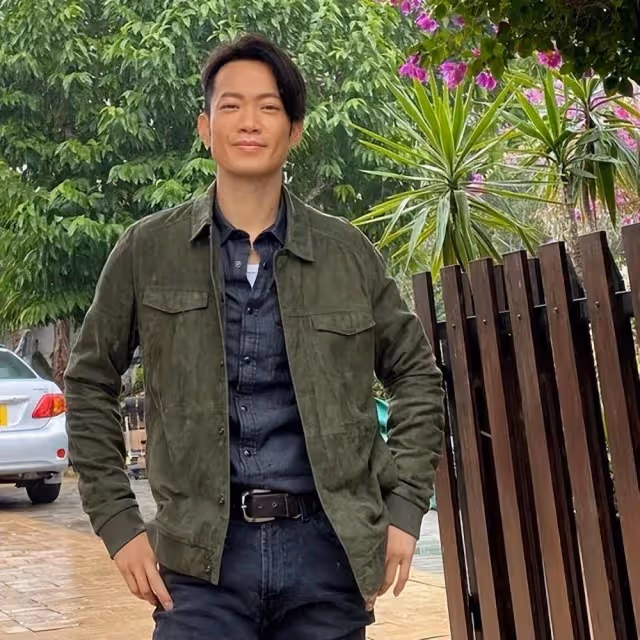突曬黑白照!TVB前小生敖嘉年近況惹人憂,秘密離婚後被曝新戀情