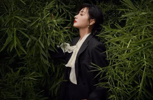 暗示被綠了?萬茜染綠色頭髮充滿嘲諷,老公出軌風波後首次亮相