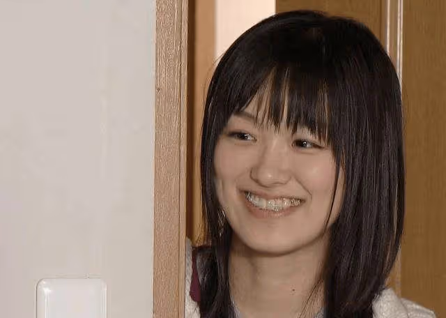 曾經千萬人說「我等你長大」，26歲的她長這樣，還有人說等？
